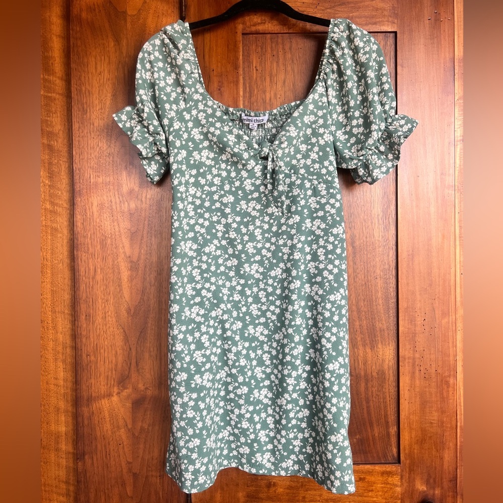 Mimi Chica Green Floral Tie-Neck Top